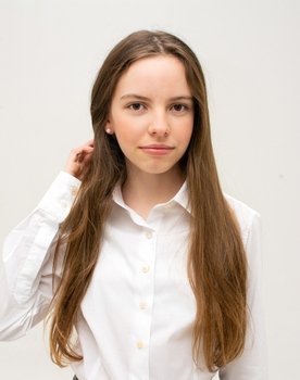 Julia Sette as Gabriela