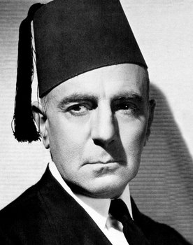 George Zucco as Leo Grainger