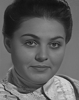 Natalya Molokina as Олинька