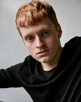 Casper Kjær Jensen as Mads