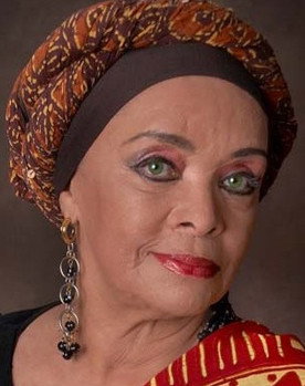Celina Pereira as Própria