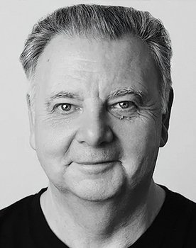 Paul Knight as Oscar