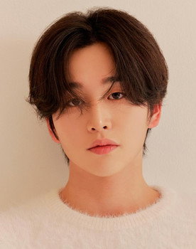 Kim Yoon-woo as Yong Ju-cheon