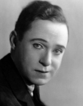 Harry Langdon as Albert "Bert" Prattle