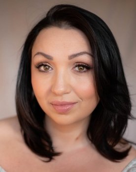 Katarina Kokenyova as Erika