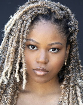 Riele Downs as Amelia Mercer