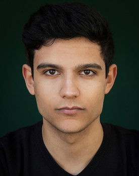 Leandro Paulin as Tozé