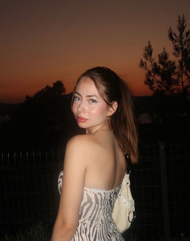 Zeynep Bostancı as Leyla