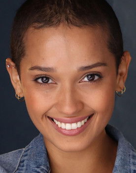 Raquel Aponte as Christina