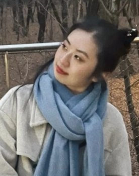 Rong Zeng as 雀儿 Que Er (voice)