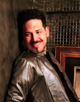 Digber Enríquez Dávila as Johnny