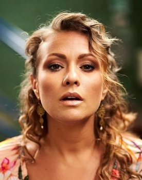 Jessica Mendels as Anna Richter