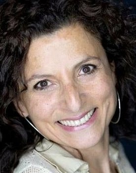 Amouche Setbon as Billie's friend