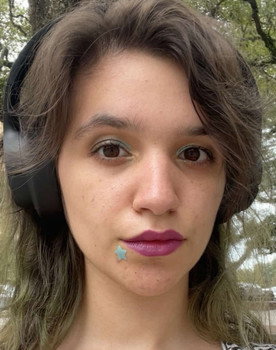 Violetta Hyfield as Floris