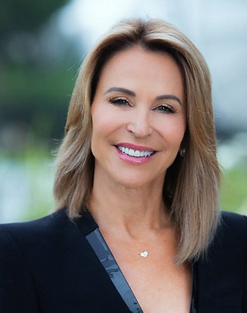 Giselle Fernández as Newscaster