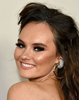 Madeline Carroll as Amanda Bradley