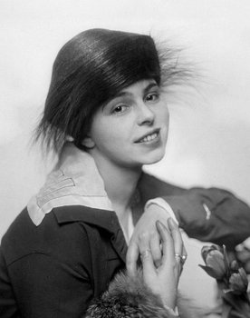 Tzwetta Tzatschewa as Juanita