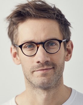 Tomas Vengris as Doctor