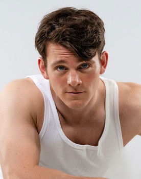 Jack Tomlinson as Dylan