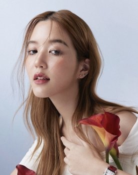 Plearnpichaya Komalarajun as June