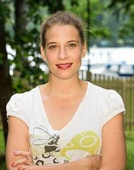 Helena Vierikko as Leila