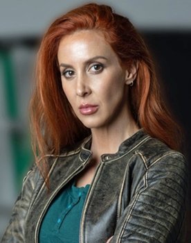 Elley Ringo as Lady Killigrew