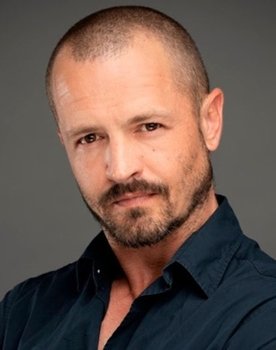 Gustav Gerdener as James