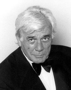 Antonio Pica as Daniel, mánager de Mario