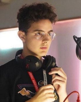 Daniel Zambelli as Guardia 1