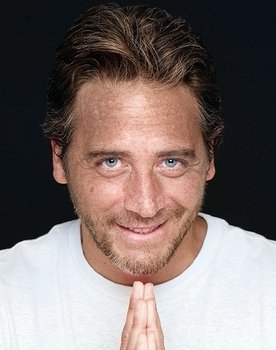 Murat Arkın as Kemal Boratav