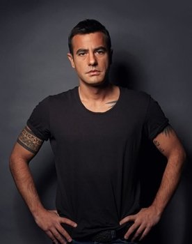 Tayanç Ayaydın as Ömer