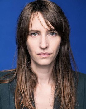 Lisa Hofer as Sabine Bonhoeffer