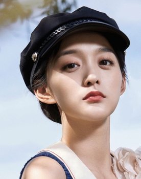 He Hongshan as Yuan Yuan (Selina)