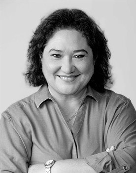 Charlotte Butler as Lois