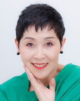 Mach Fumiake as Akiyama