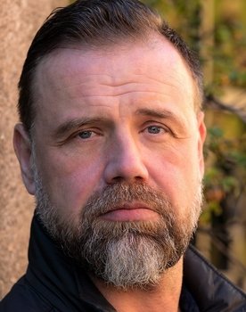 Gerhard Saks as Waiter