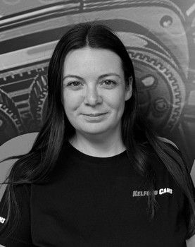 Tessa McEwing as Fashion Store Customer #1 (as Tessa McKewing)