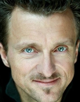 Stéphane Roux as 
