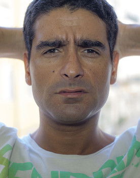 Pedro Faro as Van der Linden