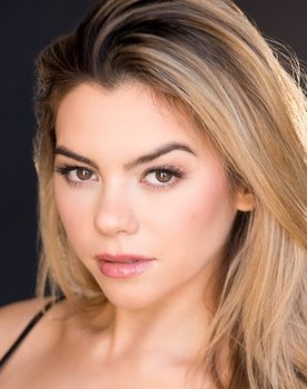 Larissa Dali as Enyo