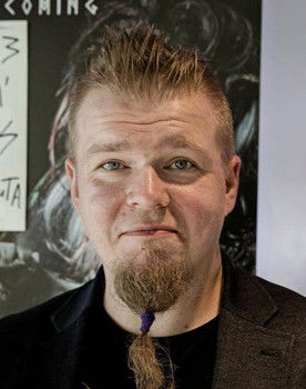 Ari Savonen as Mikael Lind