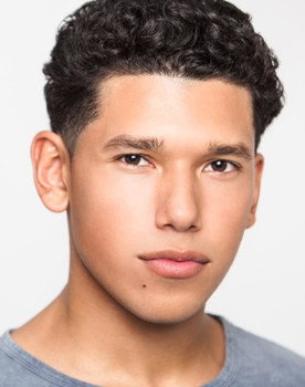 Alexander Dominguez as Kent