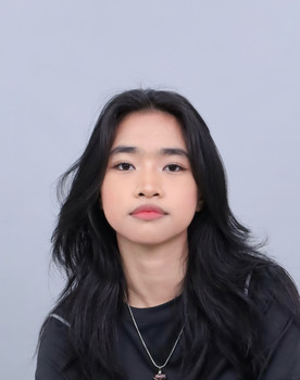Kayla Anggoman as Gilang's friend