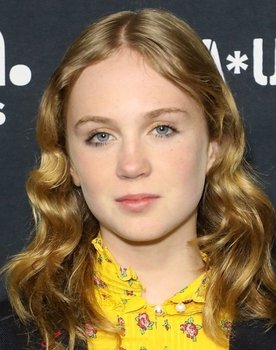 Ariel Donoghue as Emma
