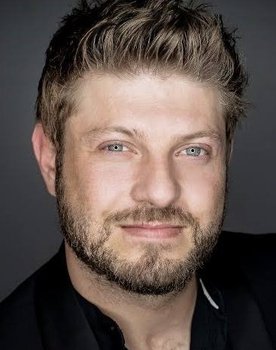 Arno Marais as Phillip