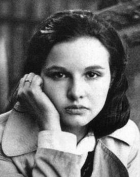 Tatyana Drubich as Tanya Pesotskaya
