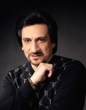 Roman Groholsky as Лекса Саппоро