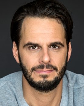 Alexandre Morais as Jee