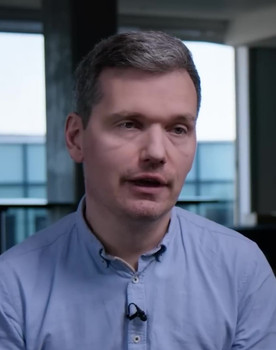 Tommy Stubbington as self (FT News Editor)