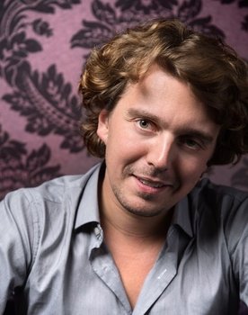 Alex Vizorek as Self
